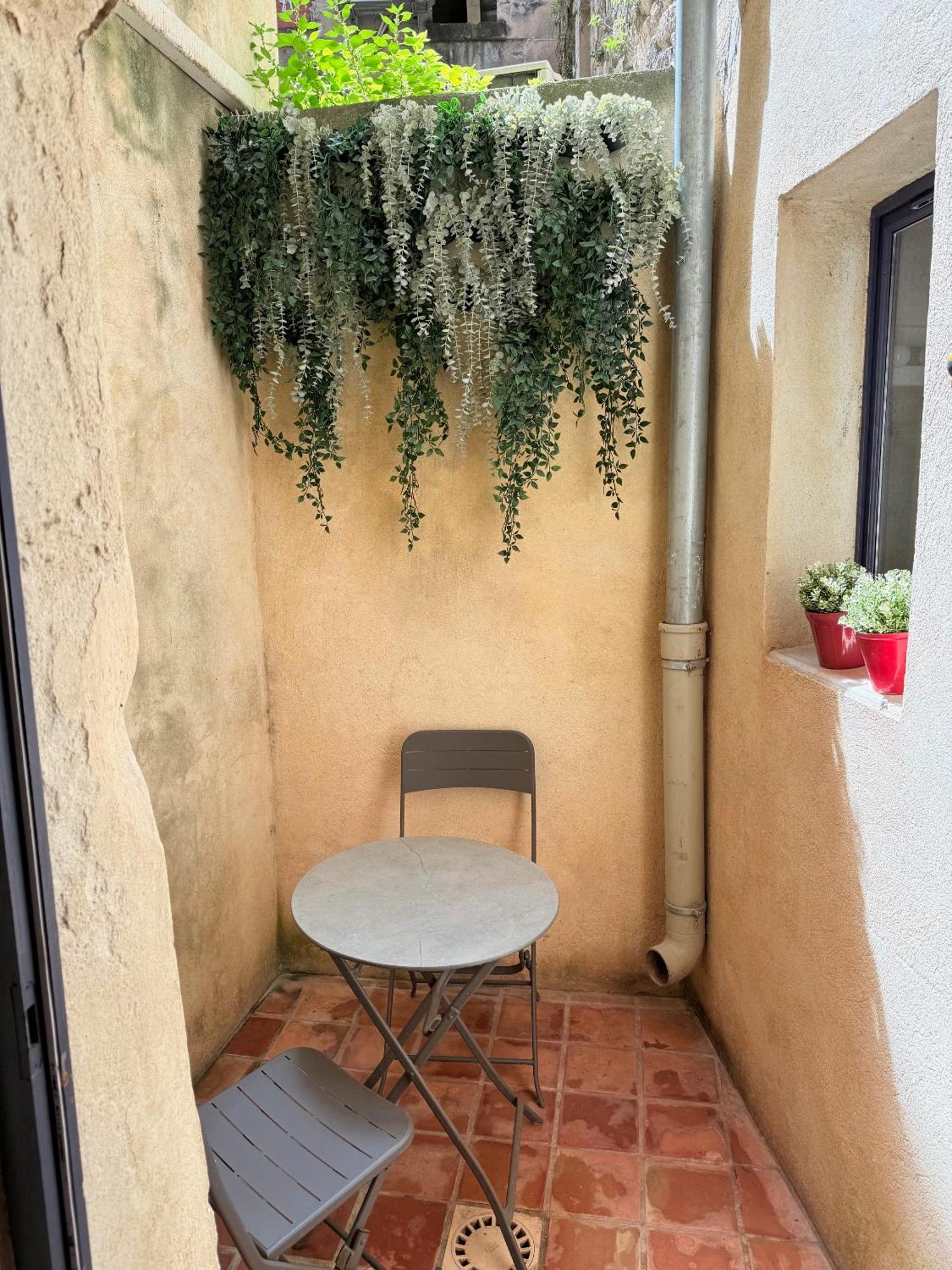 Vernon * Arles